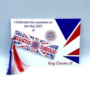 King Charles III Coronation FLOWERS BOOKMARK Keepsake Gift 2023 Three Tassels Reader Carte célébrée Royal Emblem Readers Rouge Blanc Bleu