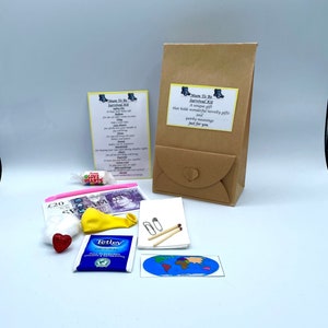 MUM TO BE Spaß Neuheit Survival Geschenk & personalisierte Karte Optional Geschenk Taufe Schrulliges Einzigartiges Geschenk zum Aufmuntern Süße Papiertüte Umschlag