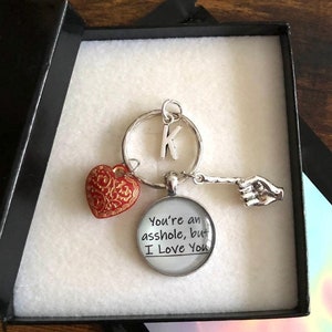 Carta Inicial Personalizada Você é um Babaca, Mas Eu Te Amo Chaveiro Bolsa Charme Corações Dedo Pontudo Caixa de Presente Ou Bolsa Dia Dos Namorados Aniversário Diversão