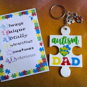 AUTISME Mama Papa etc Sleutelhanger bedel set puzzel stuk acryl charme set met bewustzijn lint vinyl print set kaart