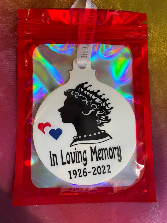 In Loving Memory Of Her Majesty The Queen Elizabeth II Tree Or Wall Decoration Bauble Keepsake Gift England British Red White Blue Colours