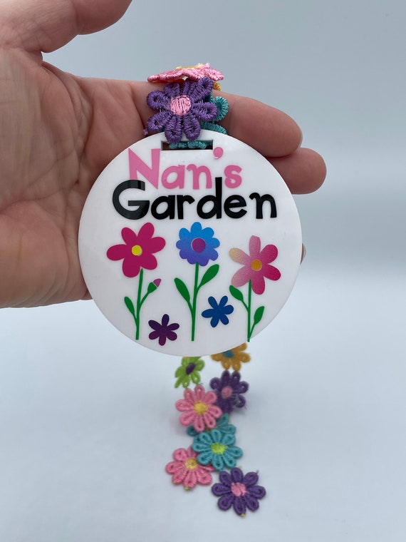 Nan’s Mum’s Garden Acrylic Plastic White Door Hanger Sign Flowers Vinyl Printed Ribbon Shimmer Gift Bag Birthday Mother’s Day Keepsake Gift