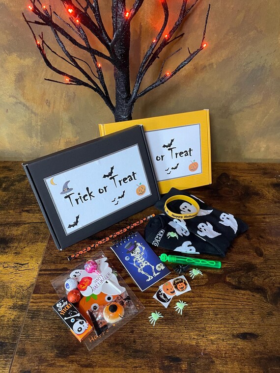 Trick Or Treat HALLOWEEN Gift Box Sweets Spiders Ghost Socks Bubbles Pencil Pad Stickers Wrist Band Fun Novelty Quirky Gift To Give Boo!