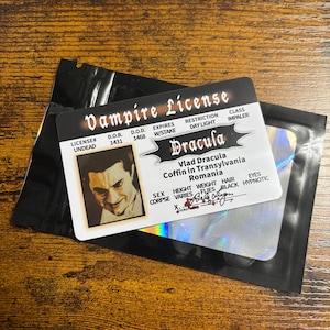 VAMPIRE Dracula Licence Fun Novelty Keepsake Gift Halloween Part Favour Shimmer Gift Bag Set Spooky Printed Wallet Purse Coffin