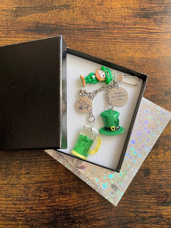 Happy St Patricks Day Lucky Key Bag Charm Set Leprechaun Beer Glass Hat Clover Shamrock Keepsake Quirky Fun Gift Box Bag Irish Ireland Luck