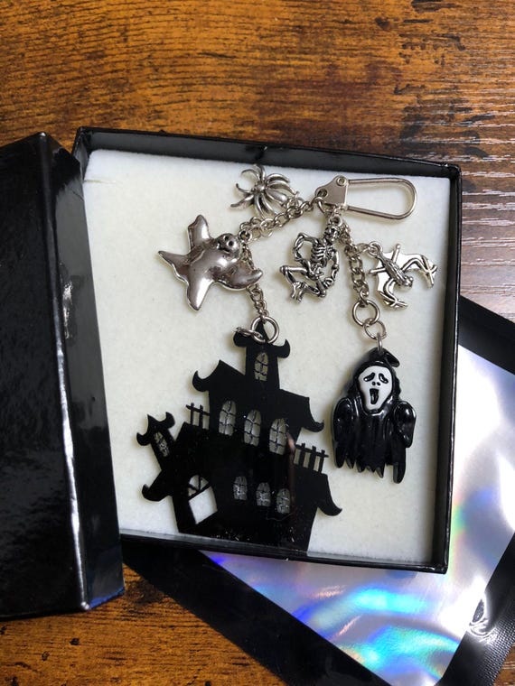 Large Haunted House Key Or Bag Ring Charm Pendant Halloween Ghost Spider Bat Skeleton Keepsake Fun Party Favour Trick Or Treat Boxed Bag