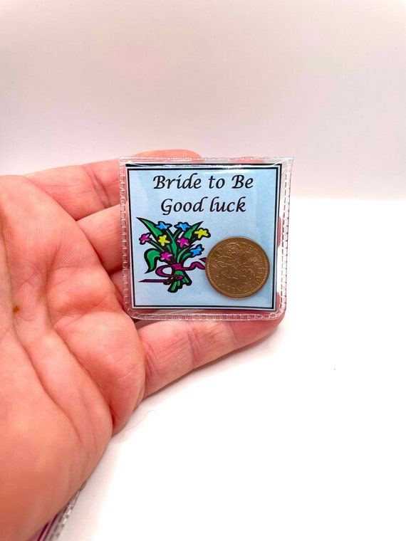 BRIDE TO BE Lucky Sixpence Coin Good Luck Gift Bring Luck When Saying I Do Flower Bouquet Pictures Organza Bag Hen Party Wedding Day Novelty