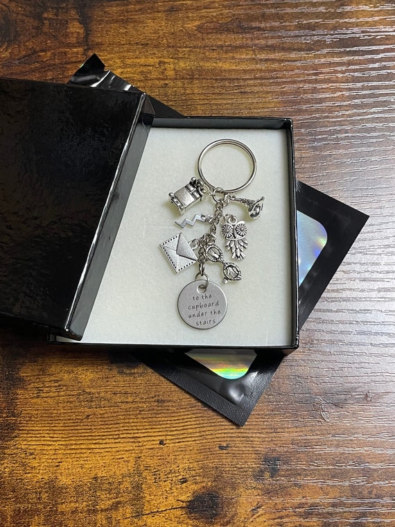 HARRY POTTER The Cupboard Under The Stairs Letter Owl Bed Glasses Wizard Hat Key Chain Ring Keepsake Film Inspired Quirky Hogwarts Gift Box