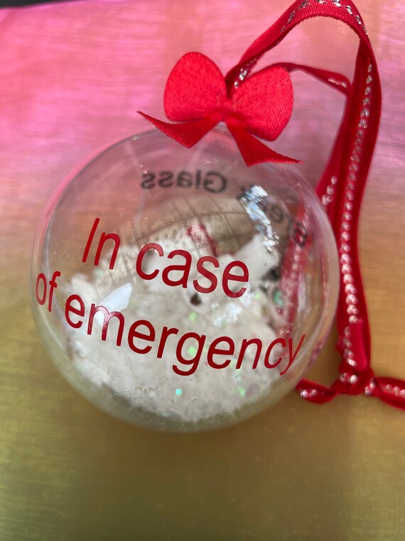 REMEMBER 2020 LOCKDOWN Keepsake Christmas Bauble Tree Decoration In Case Of Emergency Break Glass Shortage Toilet Paper Red Ribbon Snow Fun