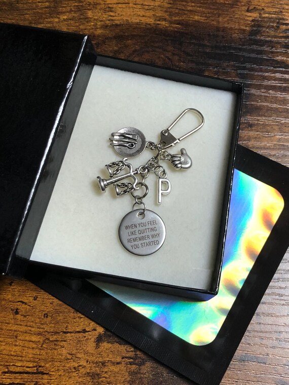 PERSONALISED INITIAL Slimming diet etc When you feel like quitting Remember why you started, keyring charm scales plate thumbs up gift boxed
