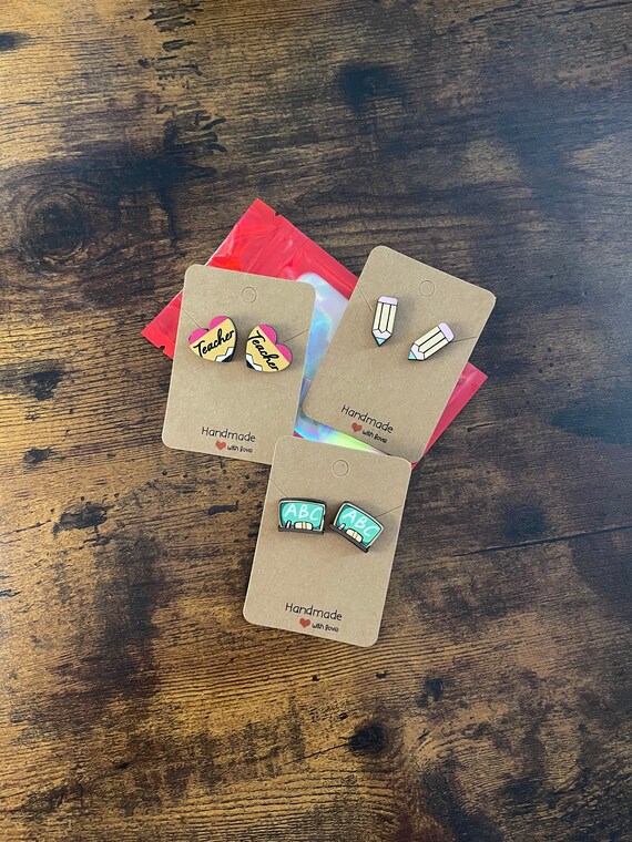 TEACHER Style Choose A Pair Of Earrings Pencils Hearts Blackboard Wooden Effect Studs Gift Card Shimmer Gift Bag Thank You End Of Term Fun