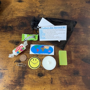 Kit de survie amusant et amusant pour la fête des pères avec des significations amusantes Sac en organza penny smiley face cadeau carte du monde coeurs d'amour carte du monde papa original