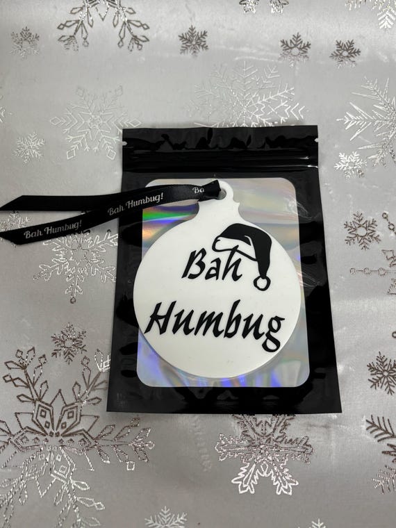 BAH HUMBUG Hate Christmas Tree Decoration Gift Set Black Ribbon Acrylic White Circle Bauble Santa Hat Shimmery Gift Bag