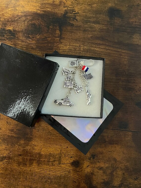 I Love NEW YORK The Big Apple Key Bag Charm Set Taxi Flag Statue Of Liberty Bridge Passport USA Red White Blue Suitcase Going To New York