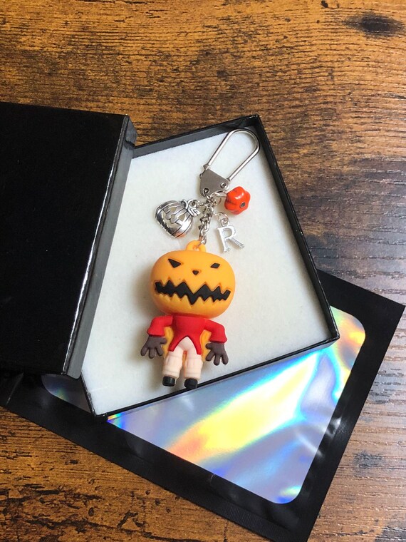 Personalised Initial Letter LARGE Pumpkin Man Key Ring Charm Set And Small Pumpkins Gift Box Or Bag Halloween Film Inspired Keepsake Quirky
