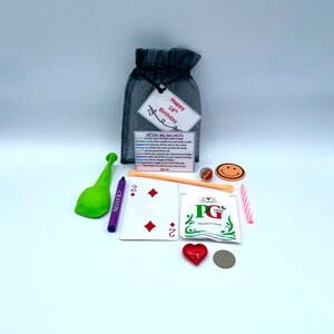 18th DÉCIMO OCTAVO Kit de supervivencia Regalo divertido de la novedad Presente Tarjetas de felicitación de cumpleaños Extravagante color único Bolsa de organza Vela Tarjeta Globo Sonrisas
