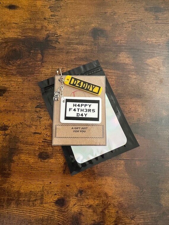 Happy Father’s Day Key Ring Charm Set Number Plate Style Print White Yellow Fobs Daddy Dad Grandad Etc Fun Novelty Keepsake Gift Set Bag