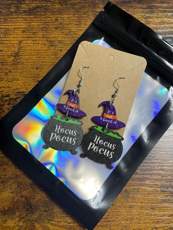 HOCUS POCUS Pair Of Earrings Cauldron Witches Hat Fun Novelty Keepsake Halloween Secret Santa Carded Shimmer Gift Bag Dangle Wooden Made