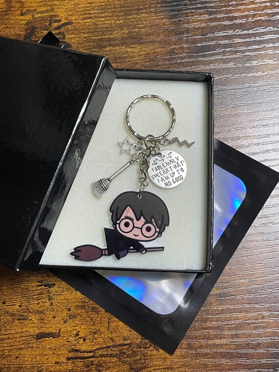 HARRY POTTER Film Inspired Key Ring Or Bag Charm Pendant Set Gift Box Bag Broom Stars Lightening Scar I Sommely Swear I’m Upto No Good Word