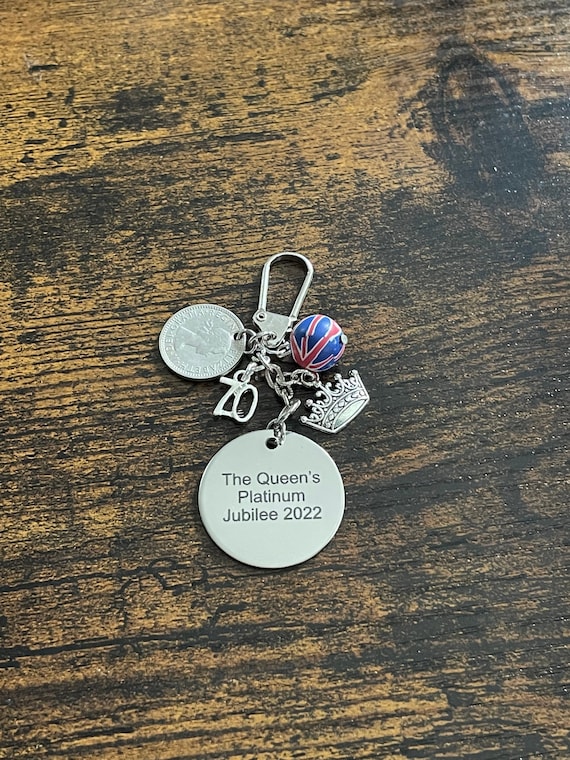 MEMORY QUEEN Elizabeth’s 70th Platinum Jubilee 2022 key ring charm keepsake gift boxed crown lucky sixpence English coin Union Jack ball