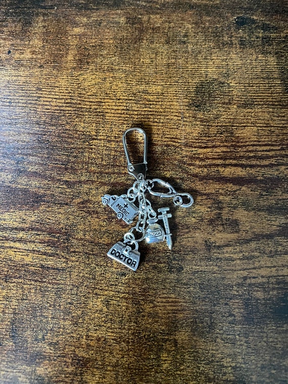 Doctor key ring charm keepsake gift well done graduated thank you stethoscope injection bag medic medical boxed hospital practise fun quirky