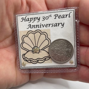 Felice 30° anniversario di perla fortunato regalo da sei pence moneta ricordo per all'interno di una carta color crema perla foto matrimonio organza borsa uomo moglie divertimento