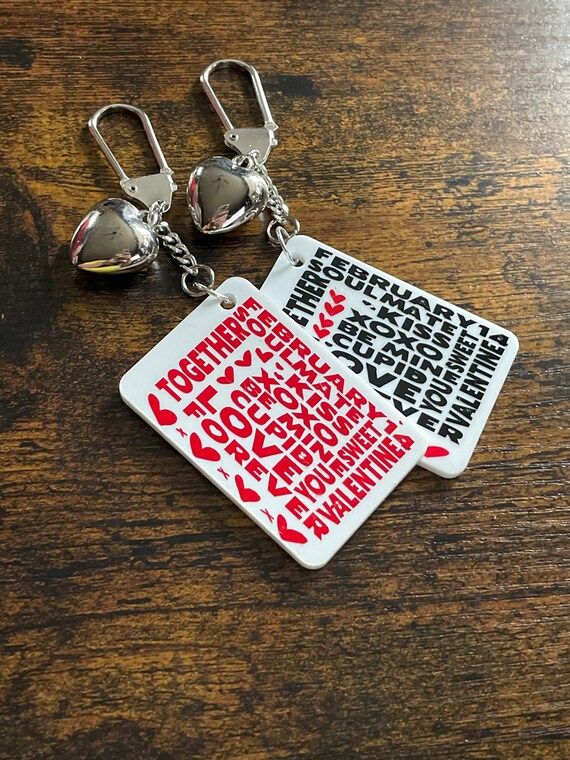 PERSONALISED Any Name And I Love You Words Valentine February 14 Key Ring Charm Set Red Or Black Wordsearch Vinyl Print Keepsake Gift Keys