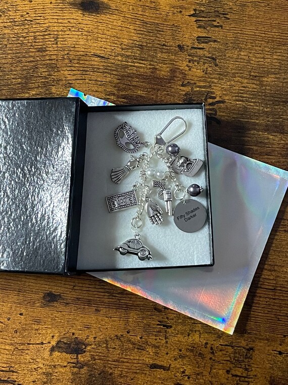 Film FIFTY 50 Shades DARKER Inspired Key Ring Or Bag Charm Keepsake Gift Set Mask Ring Money Hand Car Helicopter Dress Beads Pendants Boxed