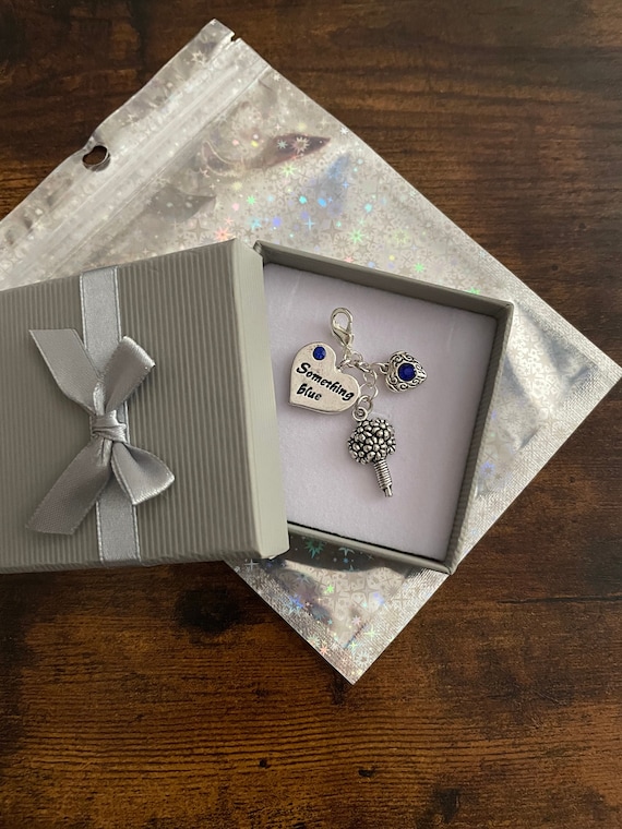 Something Blue Bride To Be Wedding Heart Shape & Flower Bouquet Charm Keepsake Hen Party Gift Box For Garter Or Bouquet Traditional Poem
