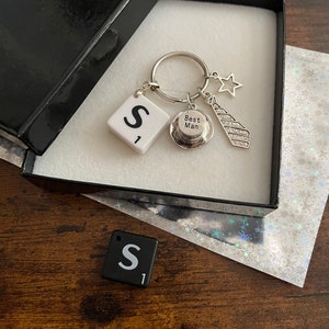 Pingente personalizado de letra Scrabble, obrigado por ser nosso PageBoy Usher, melhor homem, cartola, gravata, corações, presente, bolsa, lembrança, casamento