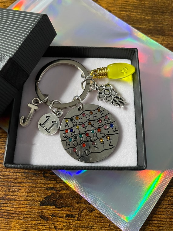 PERSONALISED Letter Initial Tv Inspired STRANGER THINGS Key Ring Bag Charm Set 11 Light Bulb Monster Alphabet Keepsake Gift Box Bag Quirky