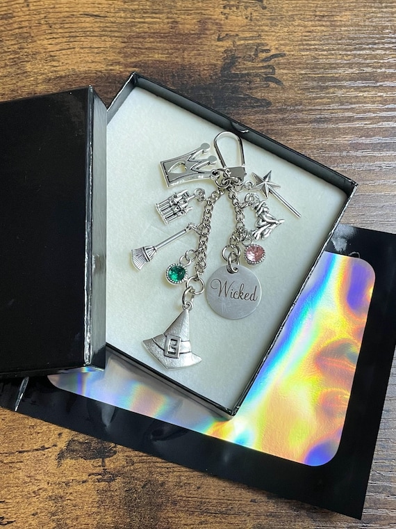 WICKED Musical Film Inspired Keyring Charm Set Pendant Rhinestone Crown Witches Hat Broomstick Wand Castle Engraved Charm Keepsake Box Bag