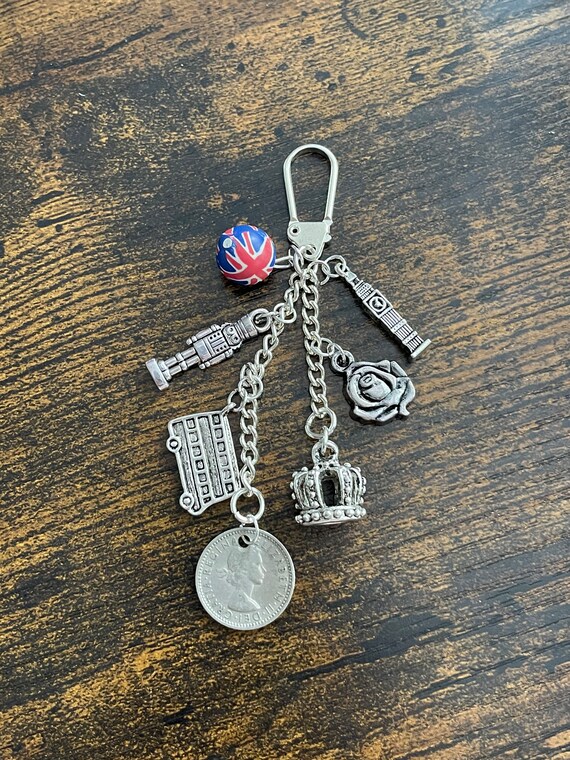 BEST OF BRITISH Key Ring Or Bag Charm Keepsake Gift Set Bus Crown Big Ben Lucky English Sixpence Coin Queen Rose Gift Box Soldier Military