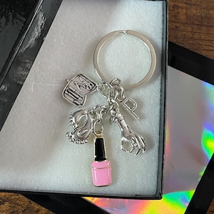 Personalisierte Anfangsbuchstaben Nagel Techniker Manikürist Schlüsselanhänger Charme PINK Polnisch Zehen Finger Hände Geschenk Box Beruf Spaß Geschenk Boxed Bag