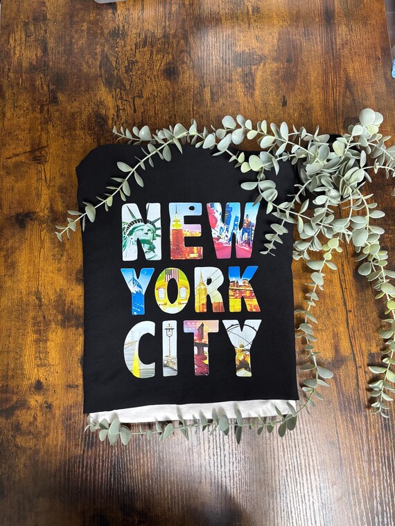 New York City Printed T Shirt Famous Landmarks Unisex Sizes Colourful Top American Fun Novelty Holiday Unique Quirky Statues Buildings Gift
