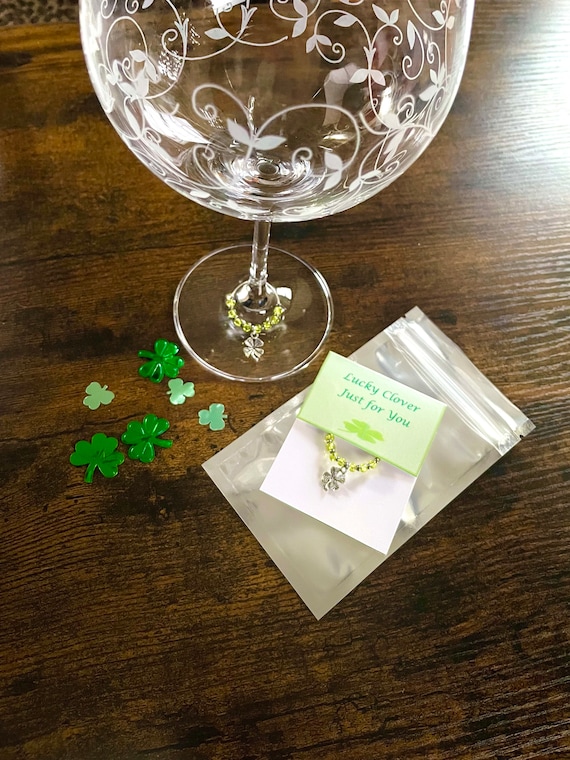 CLOVER SHAMROCK Wine Glass Charm Luck Of The Irish St Patricks Day Carded Shimmer Bag Beads Bottle Charm Fun Quirky Green Confetti Keepsake