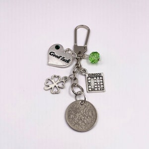 Veel geluk gelukkige sixpence munt bingo charme kaart klaver kralen aandenken sleutelhanger charme hangers voor elke gelegenheid verjaardag mama eigenzinnige geschenkdoos