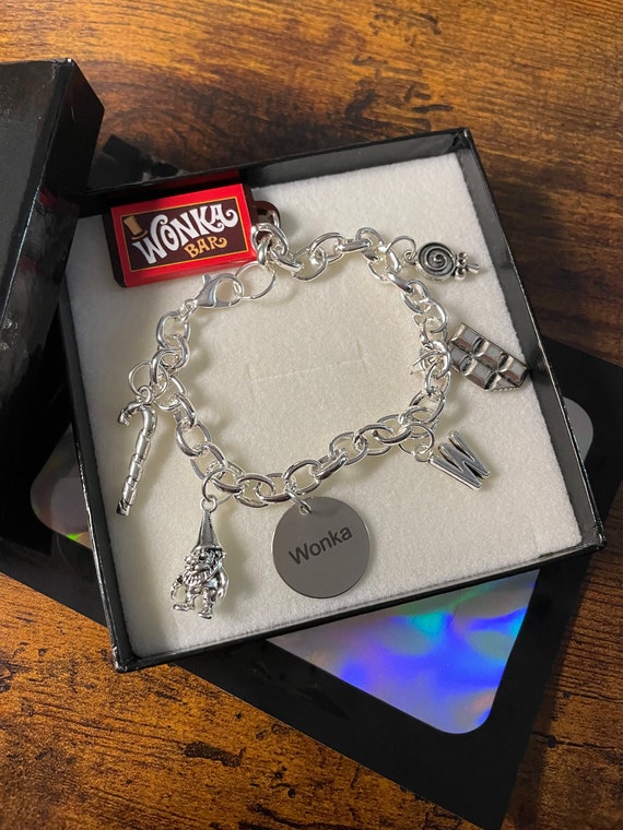 Willy WONKA Bar Charm Pendant Bracelet Chocolate Umpa Lumpa FILM Inspired Keepsake Tibetan Silver Plated Gift Boxed Bag Fun Novelty Stick