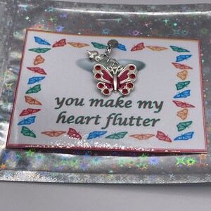 You Make My Heart Flutter Key Charm Colgante Corchete de langosta Cumpleaños de San Valentín Cualquier ocasión Tarjeta Recuerdo Diversión Extravagante Set Shimmer Gift Bag Love
