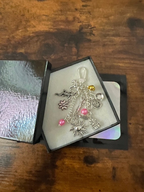 TANGLED RAPUNZEL Disney Inspired Key Charm Gift Keepsake Boxed Sun Frying Pan Star Flower Lizard Paint Palette Horse Beads