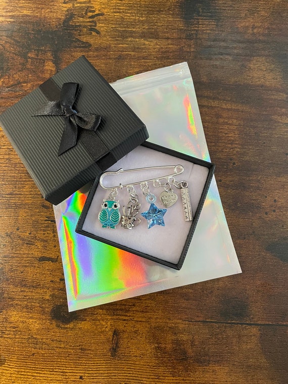 TEACHER Pin Bag Tie Jumper Key Charm Set Ruler Stars Pens Coloured Owls Thank You Gift Box Or Bag Set School Charms Any Teacher