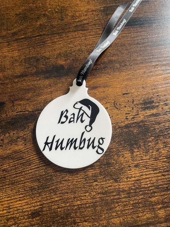 BAH HUMBUG Hate Christmas Tree Decoration Gift Set Black Ribbon Acrylic White Circle Bauble Santa Hat Shimmery Gift Bag