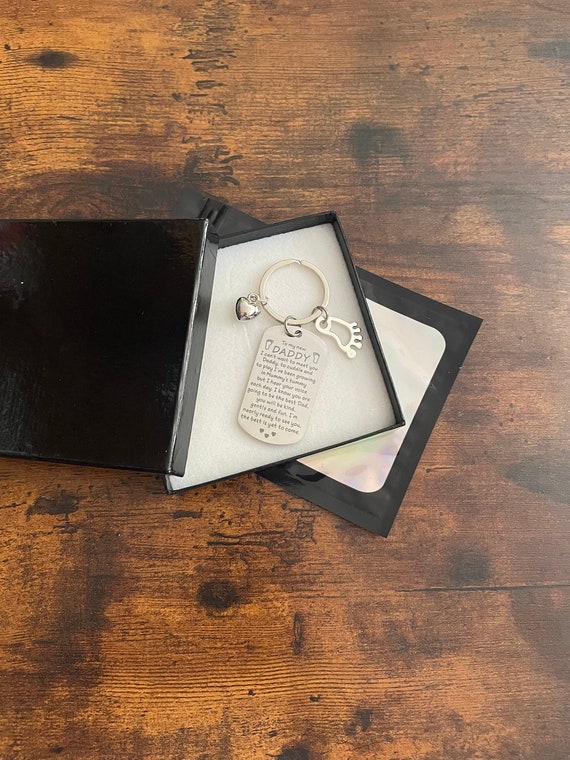 To My Daddy I Can’t Wait To Meet You Key Ring Charm Pendant Baby Feet Heart Birthday Christmas Dad To Be Keepsake Gift Box Fathers Day Love