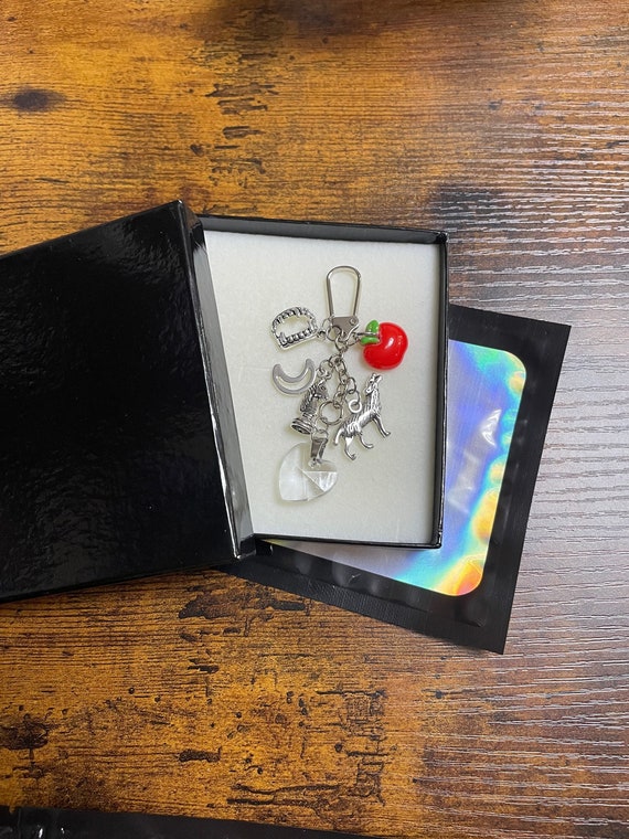 TWILIGHT film inspired key ring bag keepsake charm Vampires teeth apple diamond heart half moon wolf chess piece gift boxed