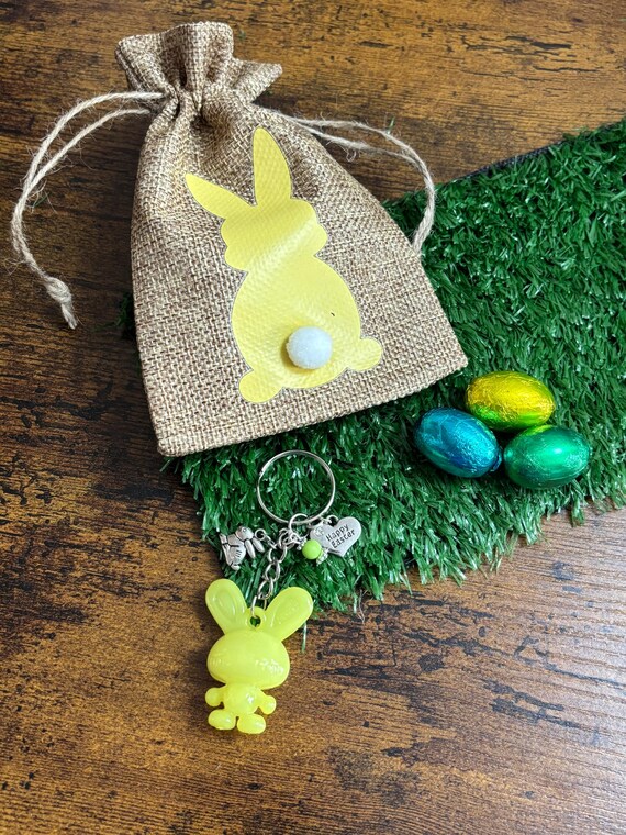 HAPPY EASTER Keepsake Keyring Charm Set Bunny Rabbits Beads Jute Bag Vinyl Printed Pink Blue Yellow Gift Heart Tails Quirky Chocolates