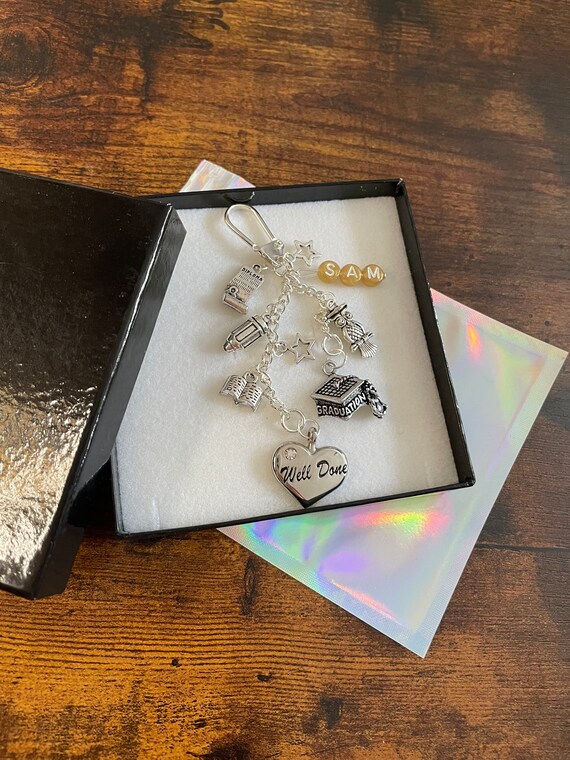 WELL DONE On Your GRADUATION Personalised Colour Bead Any Name Key Charm Set Diploma Mortar Hat Pencil Book Stars Owl Graduated Gift Box Bag