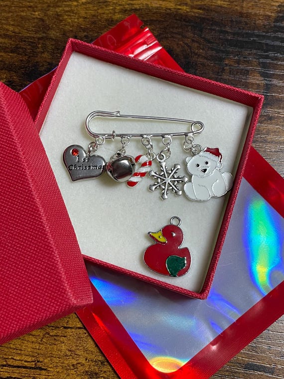 Baby’s First Christmas Keepsake Pin Bag Key Charm Duck Polar Bear Candy Cane Snow Flake Jingle Bells Gift Box Shimmer Bag Pendant Set Quirky