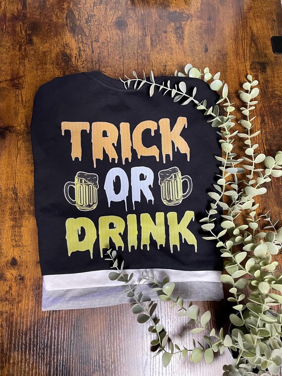 TRICK Or DRINK Halloween Vinyl Print WOMANS T Shirt Fun Novelty Beer Dripping Words Fruit Loom Grey Blank White Colours