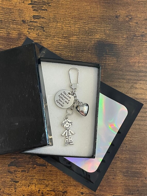 The love between a father and son is forever keepsake key ring charm set boy charm heart gift boxed Father’s Day birthday