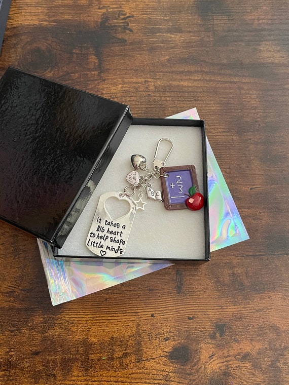 It takes a little heart to help shape little minds teacher keepsake key or bag charm pendant blackboard heart stars gift boxed bag novelty